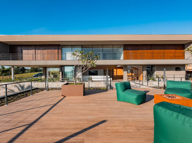 Casa à venda no Le Portier Nautic Residence com 5 suítes e acesso direto à represa