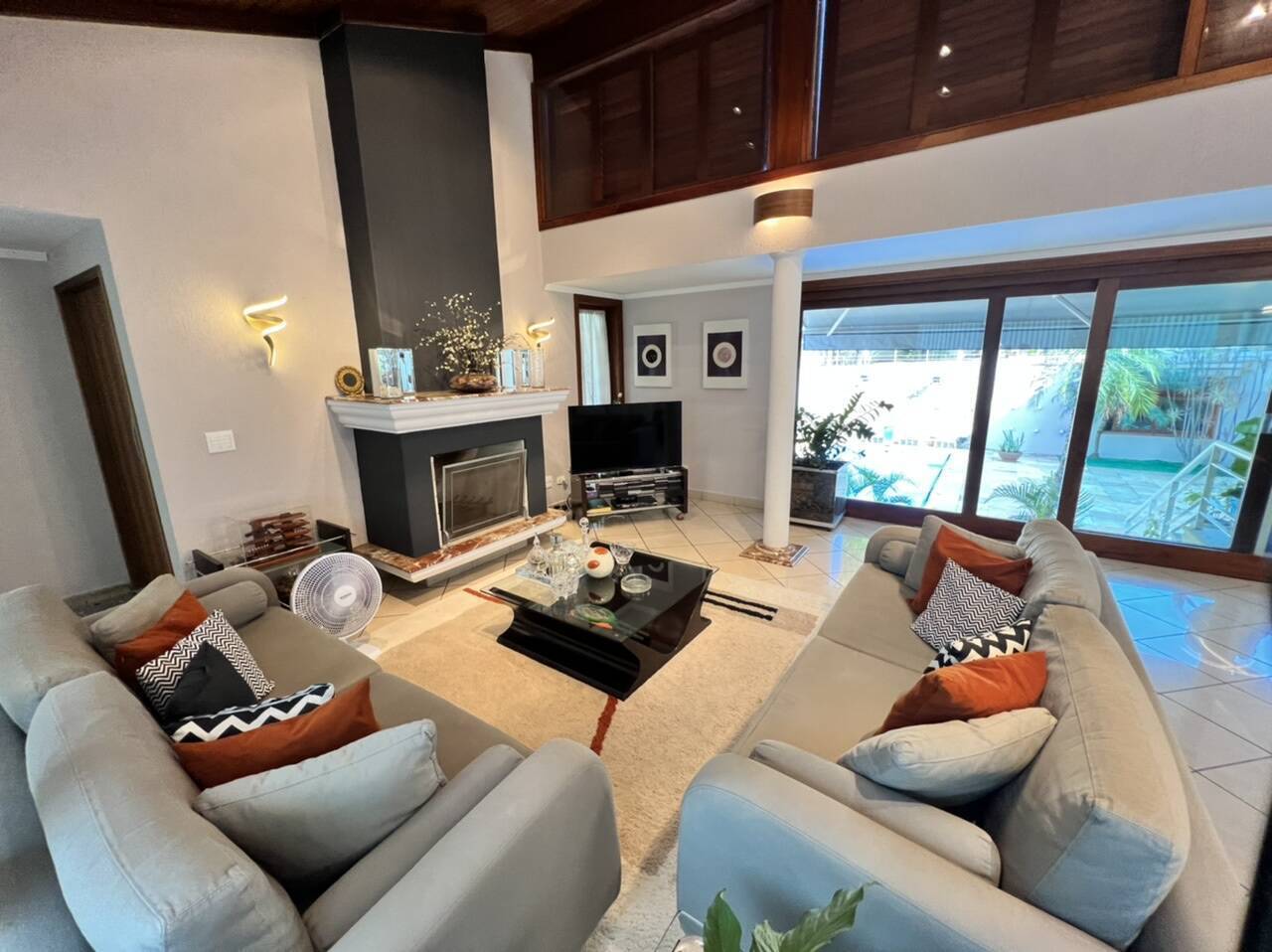 Casa semi-térrea com 3 suítes à venda no Tamboré 1