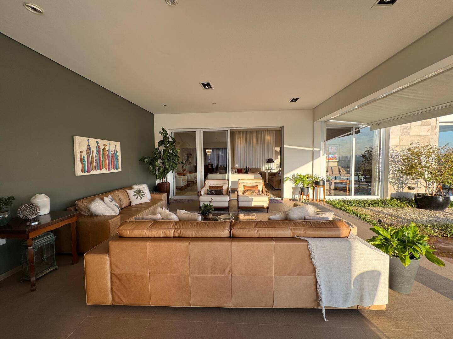 Casa à Venda no Tamboré 1 com Vista Permanente para o Lago e Rooftop Panorâmico
