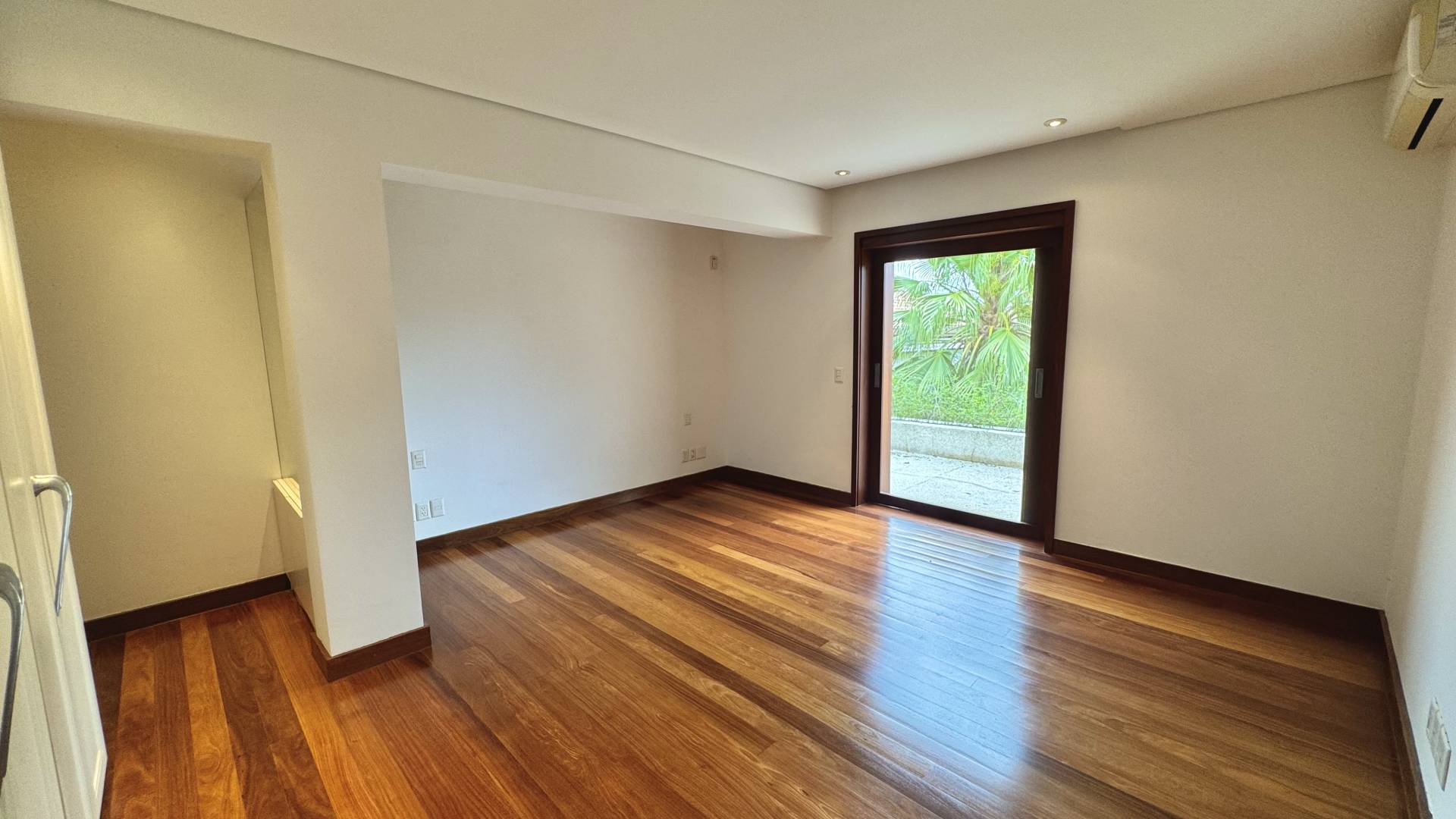 Casa com 6.300m² de terreno privativo - Residencial Tamboré 1