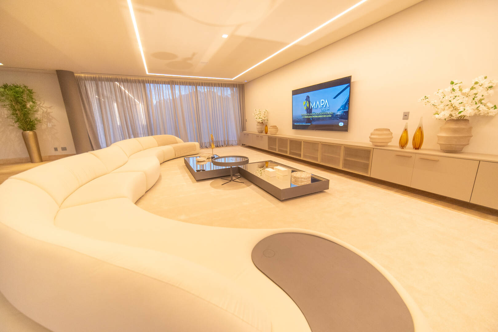 Casa à venda no Tamboré 2 com 6 suítes, SPA privativo, piscina e 2.385 m²