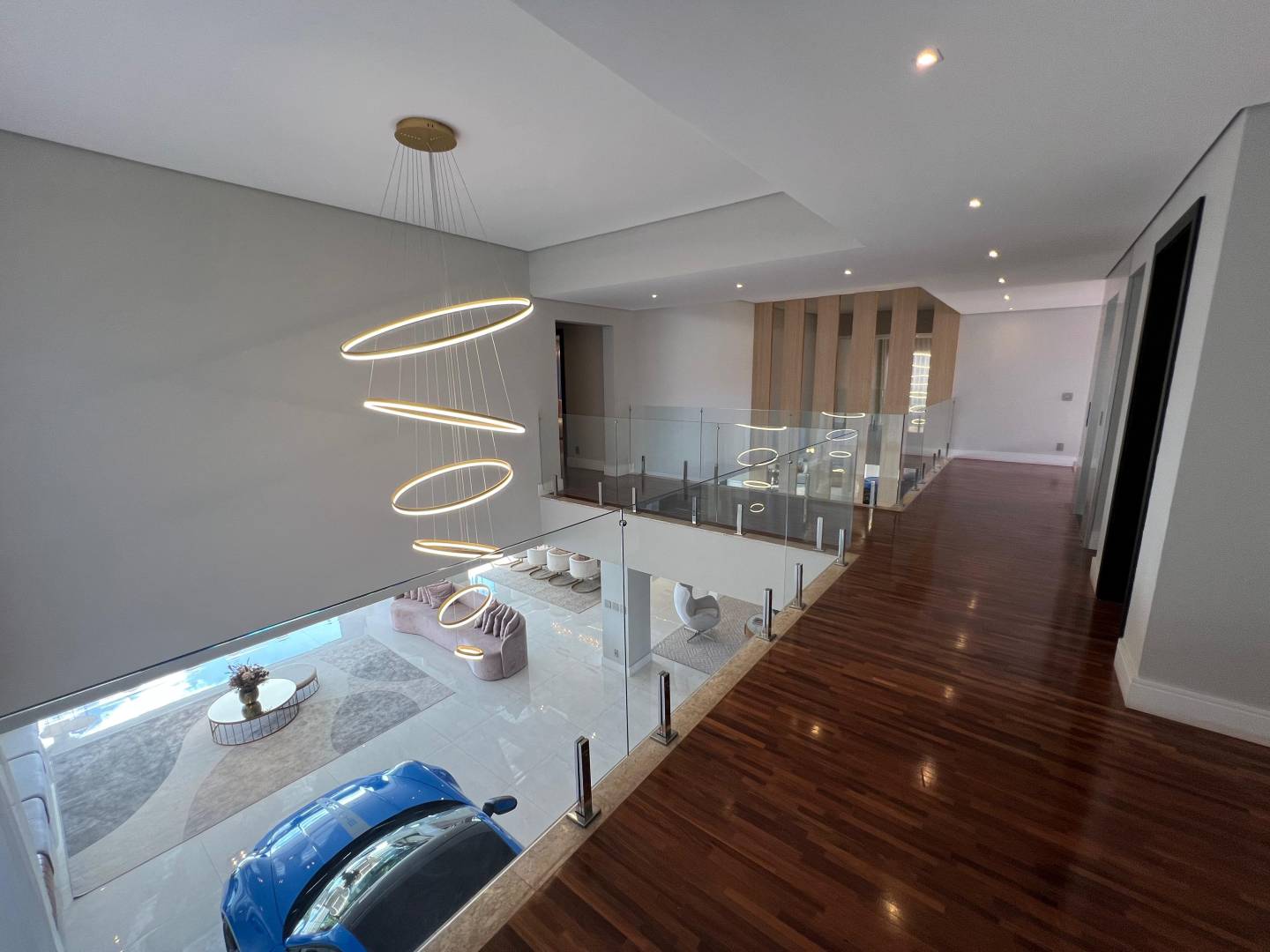 Residência de Alto Padrão à Venda em Alphaville com 5 Suítes, Elevador e Vista Privilegiada
