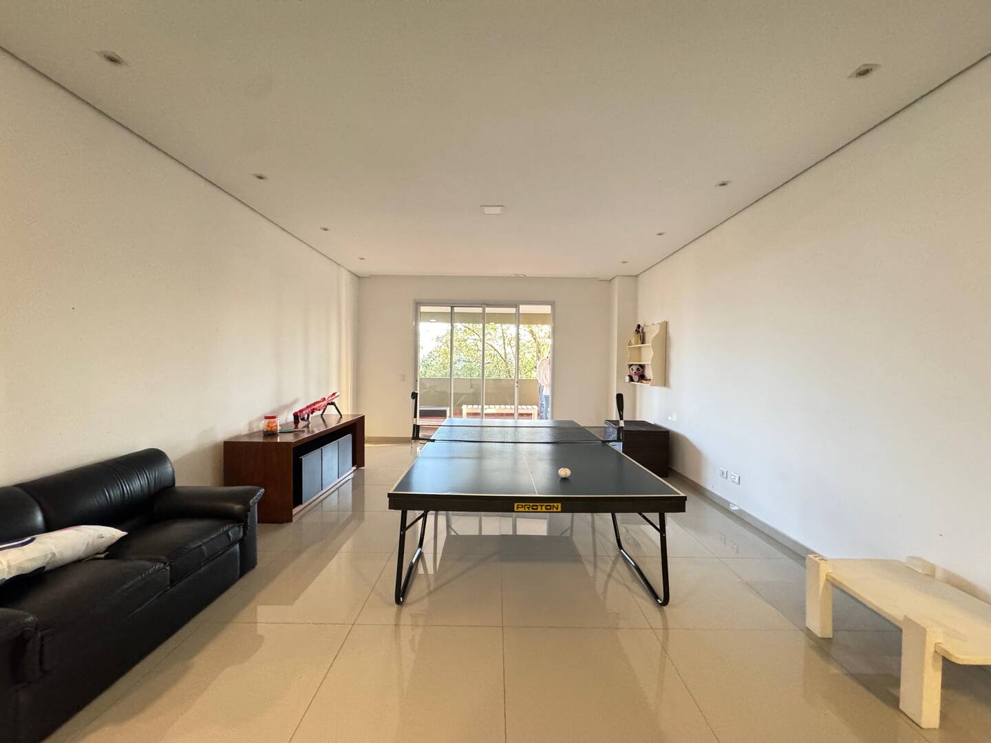 Casa à Venda no Tamboré 1 com Vista Permanente para o Lago e Rooftop Panorâmico