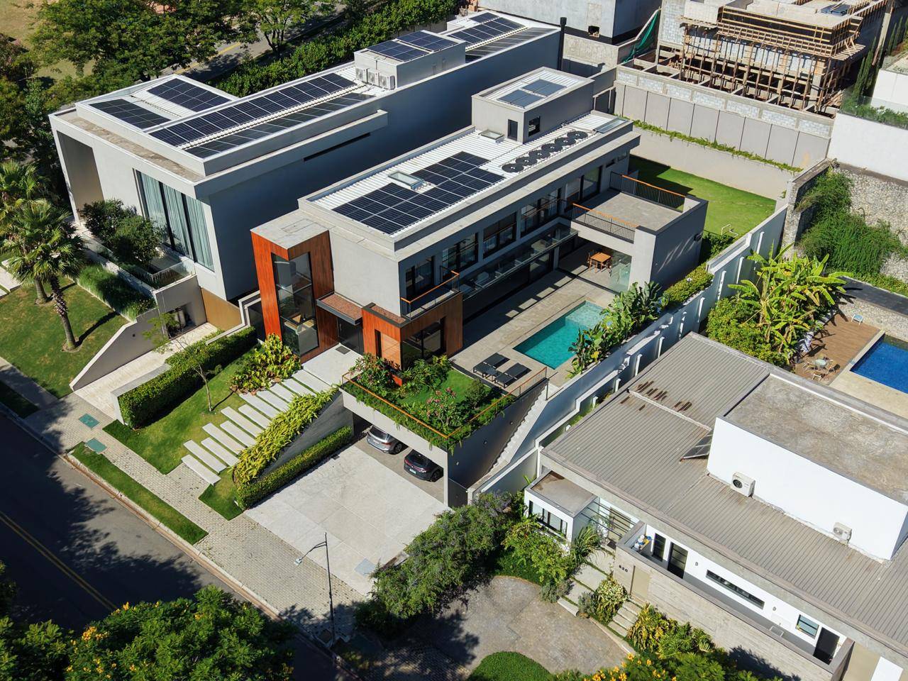 Casa à venda no Tamboré 10 com vista permanente para a mata e amplo terreno