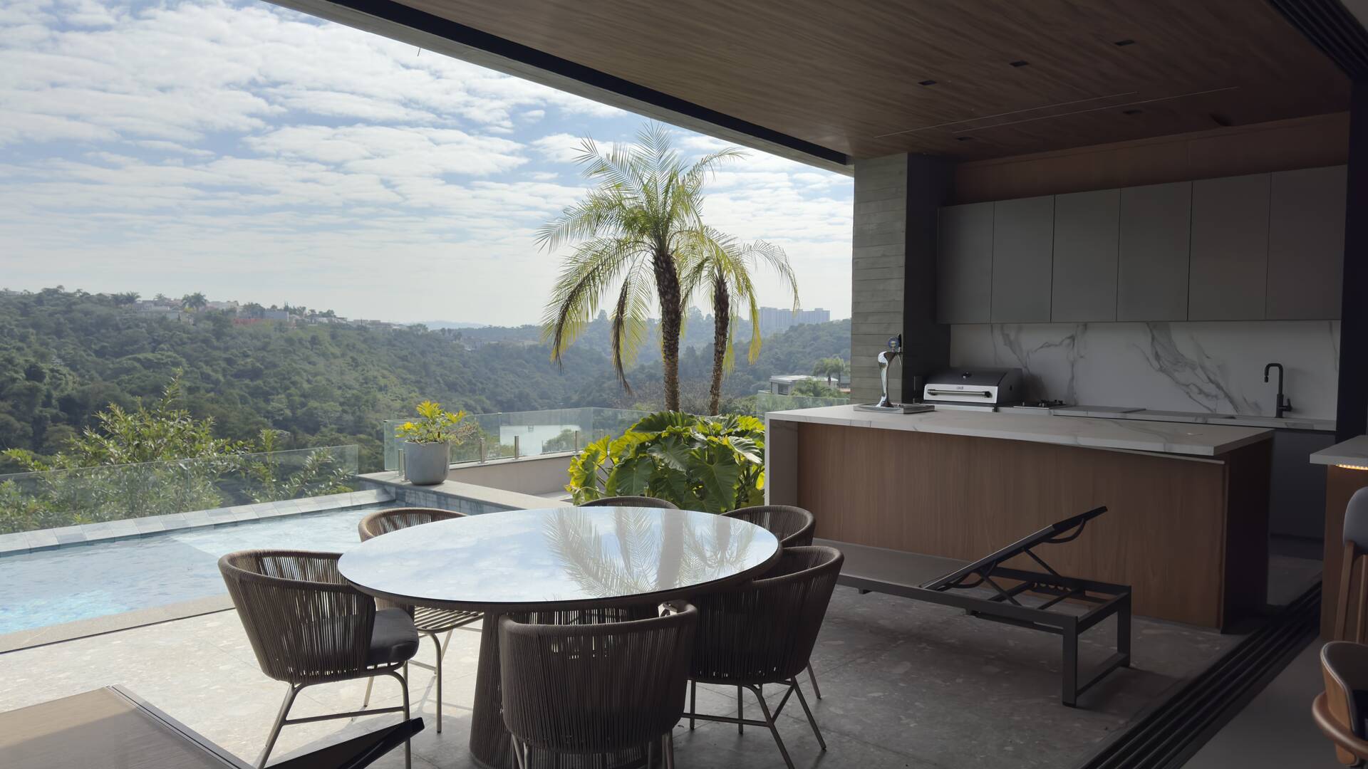 Casa contemporânea com lazer completo e elevador