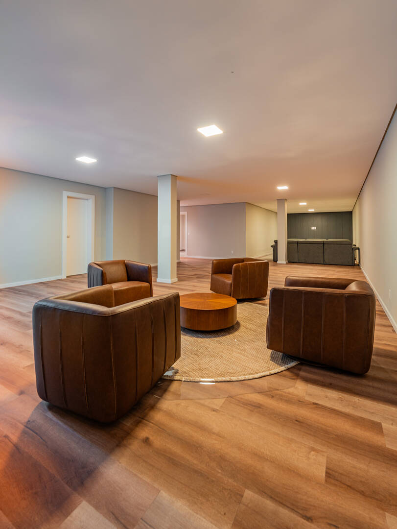Casa porteira fechada à venda em Alphaville | 5 suítes, rooftop e mobiliada