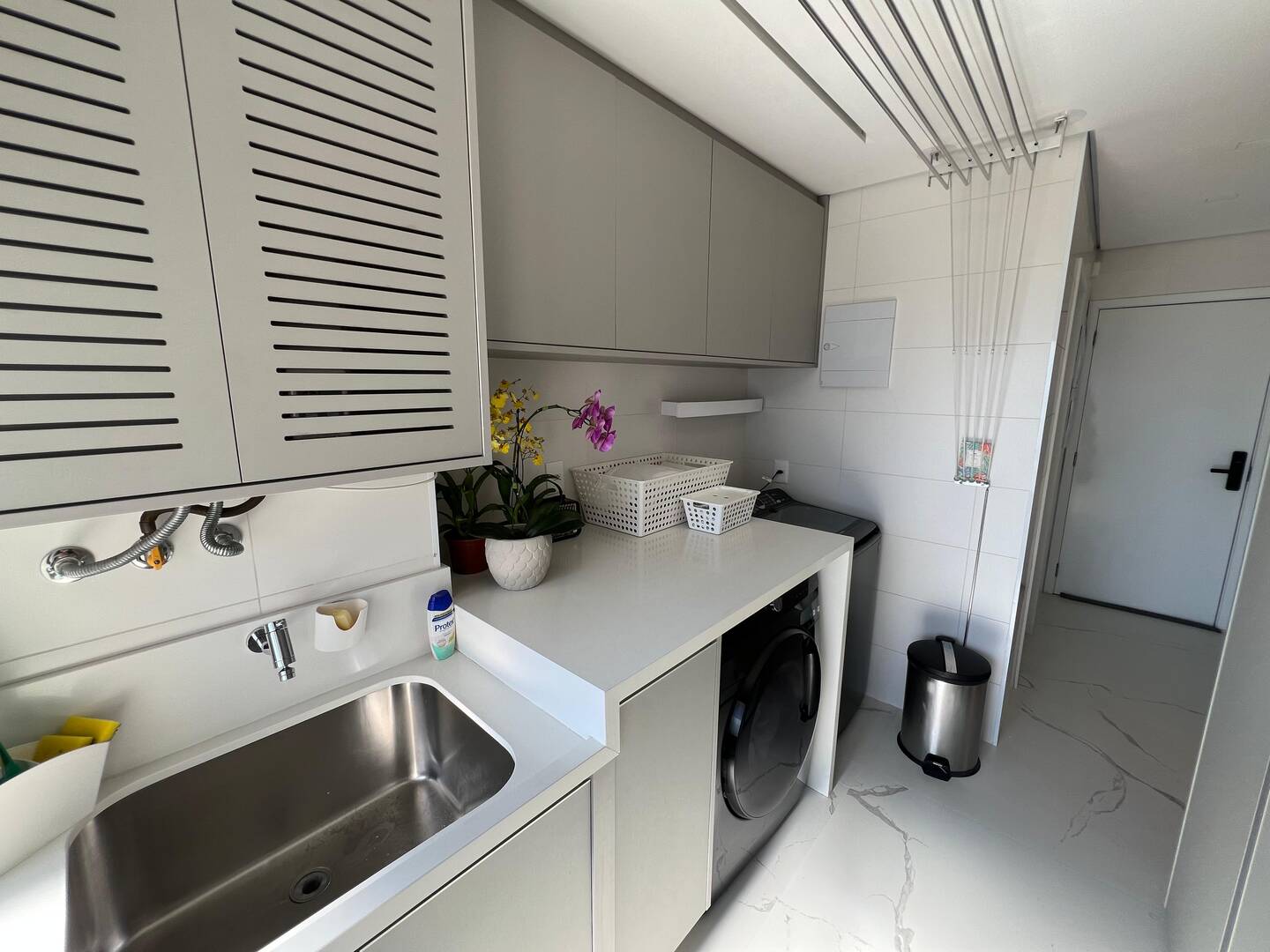 Apartamento mobiliado no ATRIA Alphaville com 3 suítes e automação completa