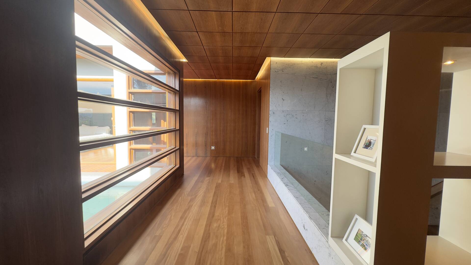 Casa Contemporânea com Vista Permanente, Piscina com Raia e Projeto Autoral em Alphaville