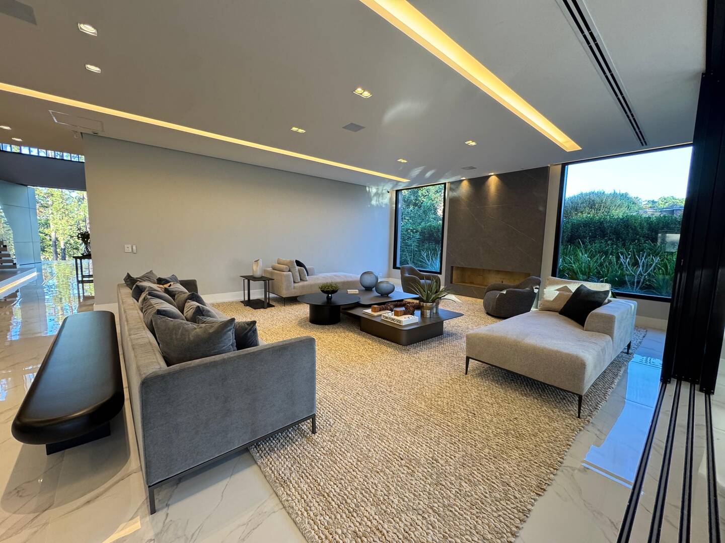Casa com projeto de Breno Santiago e lazer completo no Haras Guancan