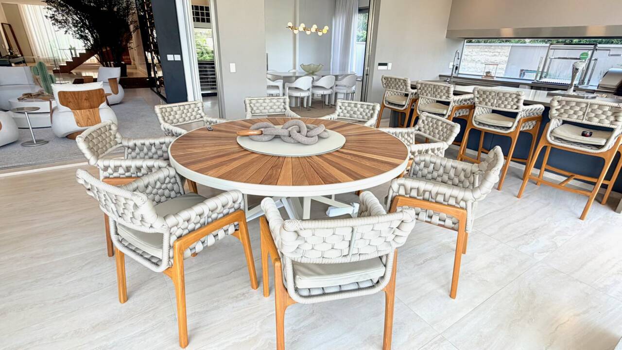 Casa à Venda no Tamboré 3 com 5 Suítes, Man Cave Exclusiva e Lazer Completo