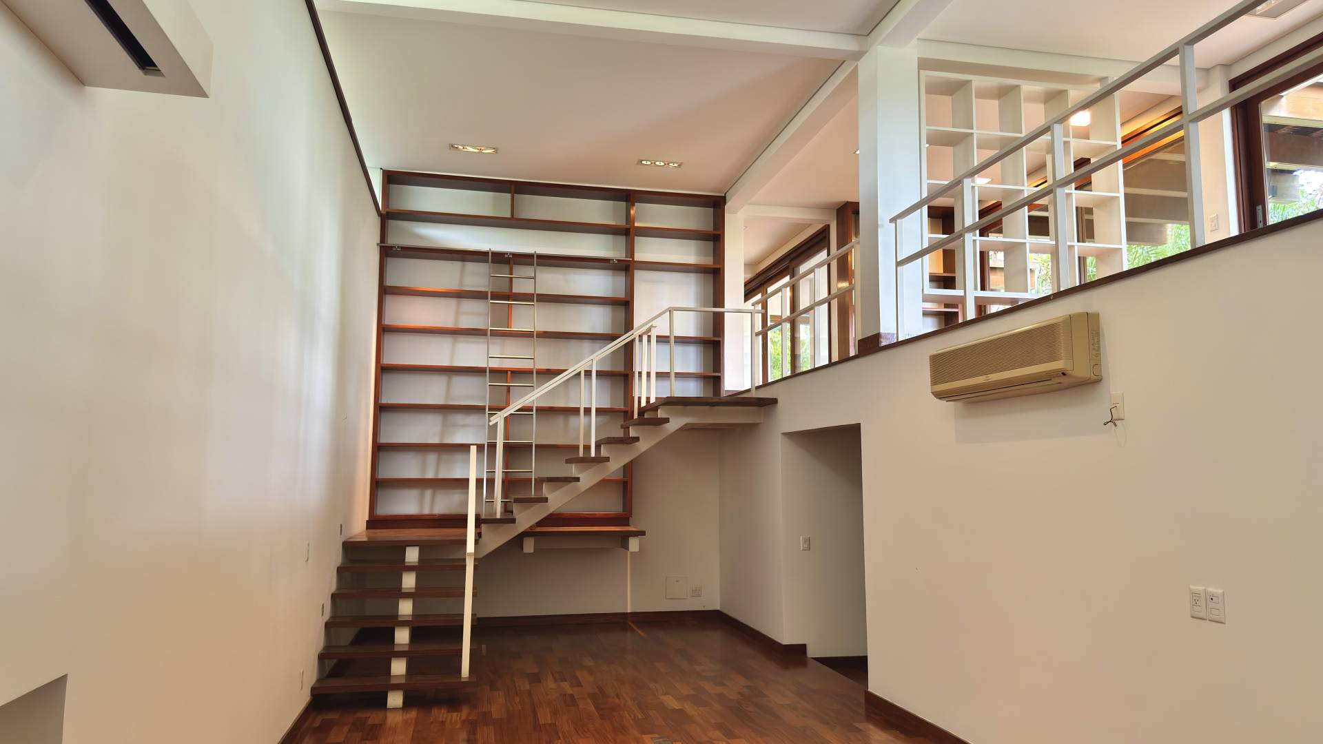 Casa com 6.300m² de terreno privativo - Residencial Tamboré 1