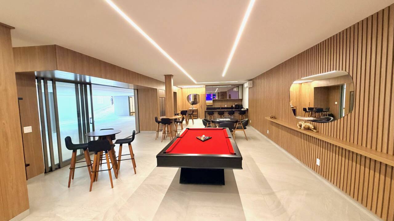 Casa à Venda no Tamboré 3 com 5 Suítes, Man Cave Exclusiva e Lazer Completo