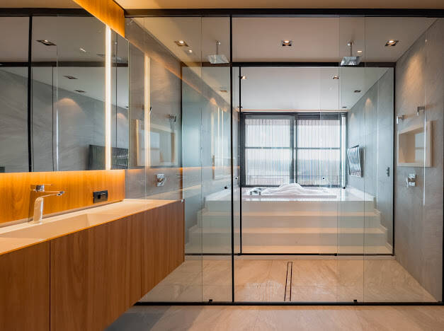 Casa à venda no Le Portier Nautic Residence com 5 suítes e acesso direto à represa