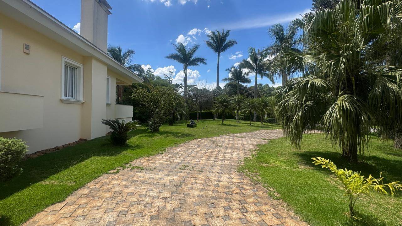 Casa com 5.700m² de terreno no Residencial Tamboré 1