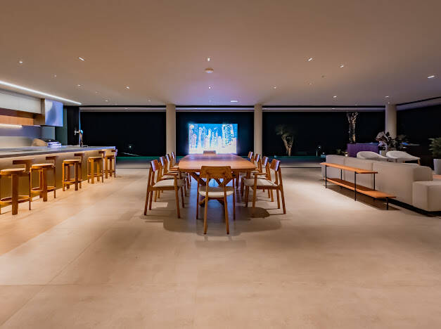 Casa à venda no Le Portier Nautic Residence com 5 suítes e acesso direto à represa