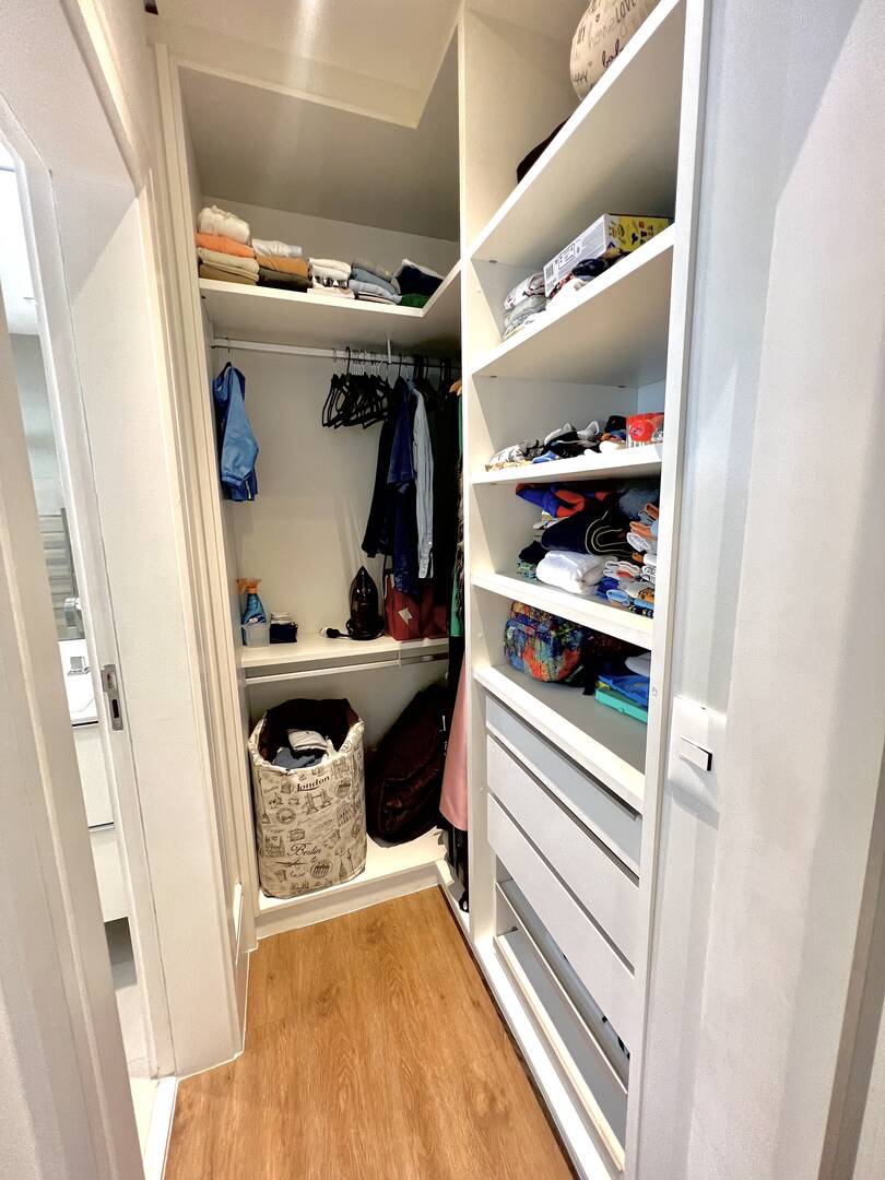 Casa Tamboré 10 mobiliada à venda em Alphaville | 4 suítes, automação e pronta para morar