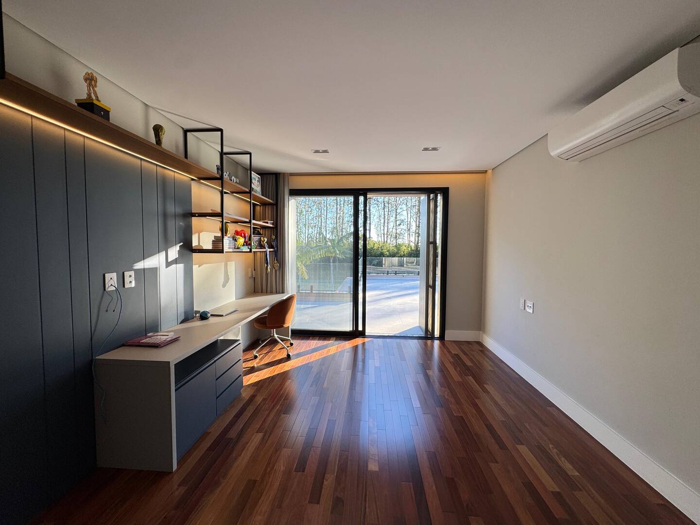 Casa com projeto de Breno Santiago e lazer completo no Haras Guancan