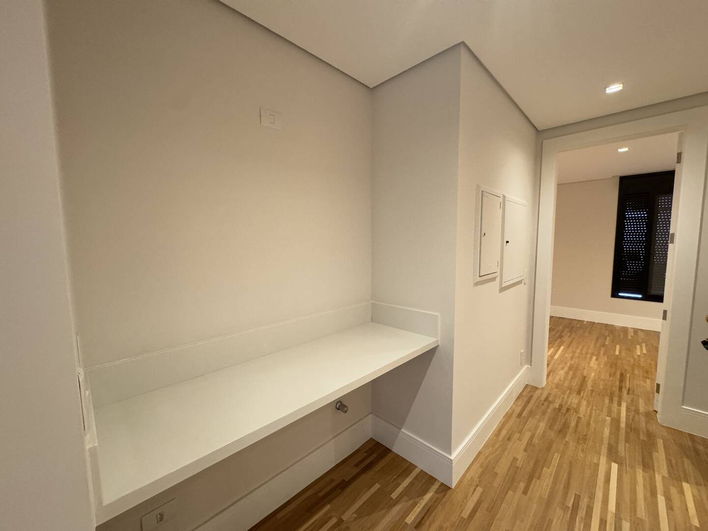 Casa à venda com 4 suítes, piscina com prainha e área gourmet integrada