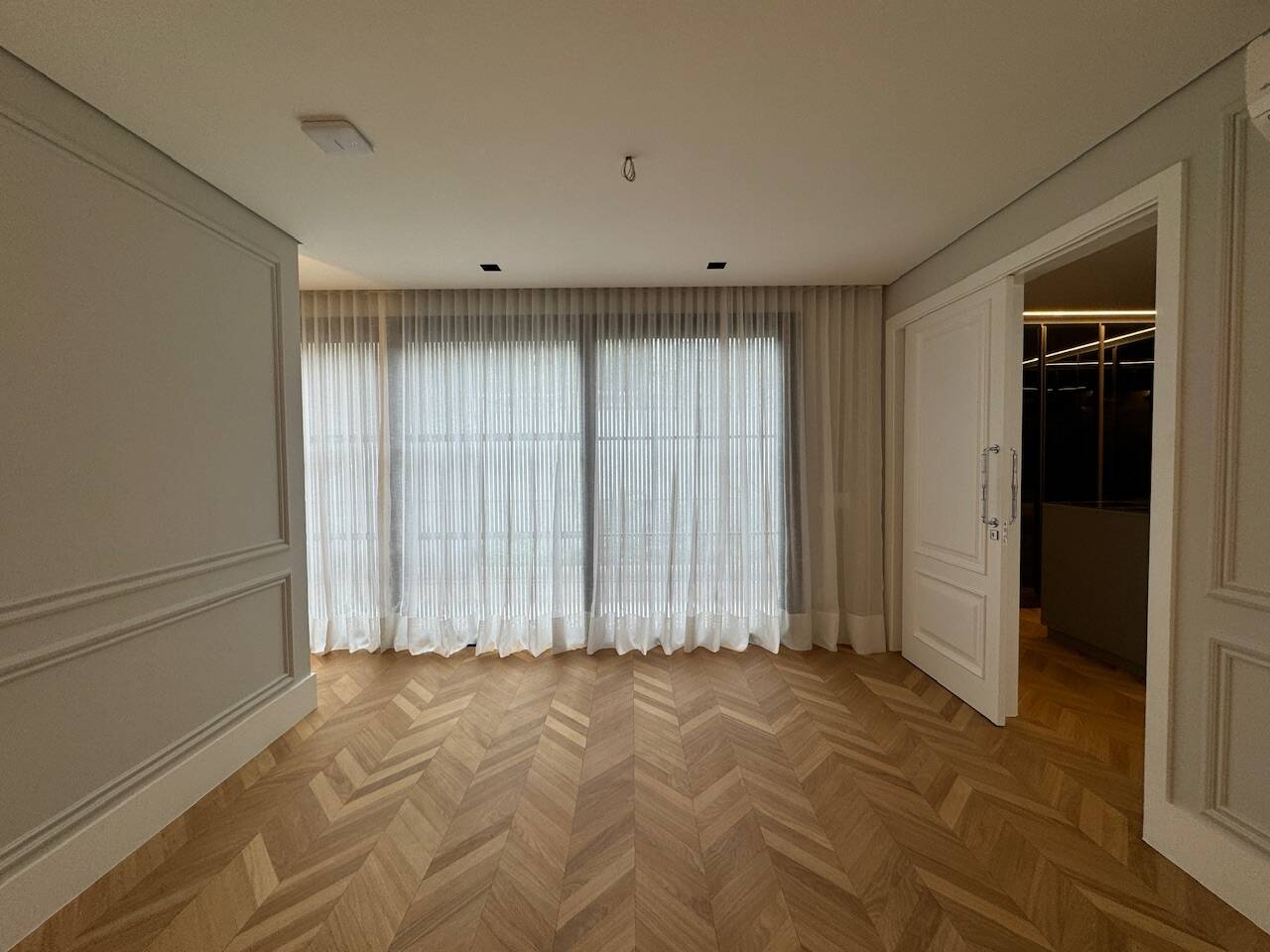 Casa de Alto Padrão com Elevador e Área Gourmet Integrada em Alphaville