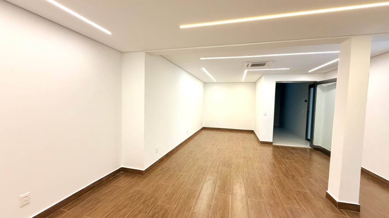 Casa à Venda no Tamboré 3 com 5 Suítes, Man Cave Exclusiva e Lazer Completo