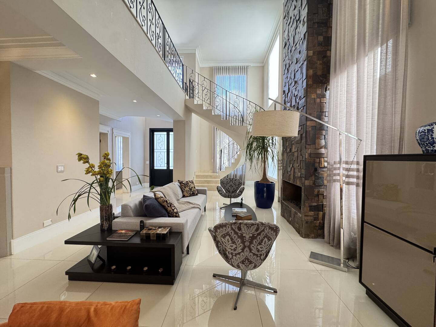 Casa neo-clássica à venda no Villa Solaia Alphaville | Elegância e conforto