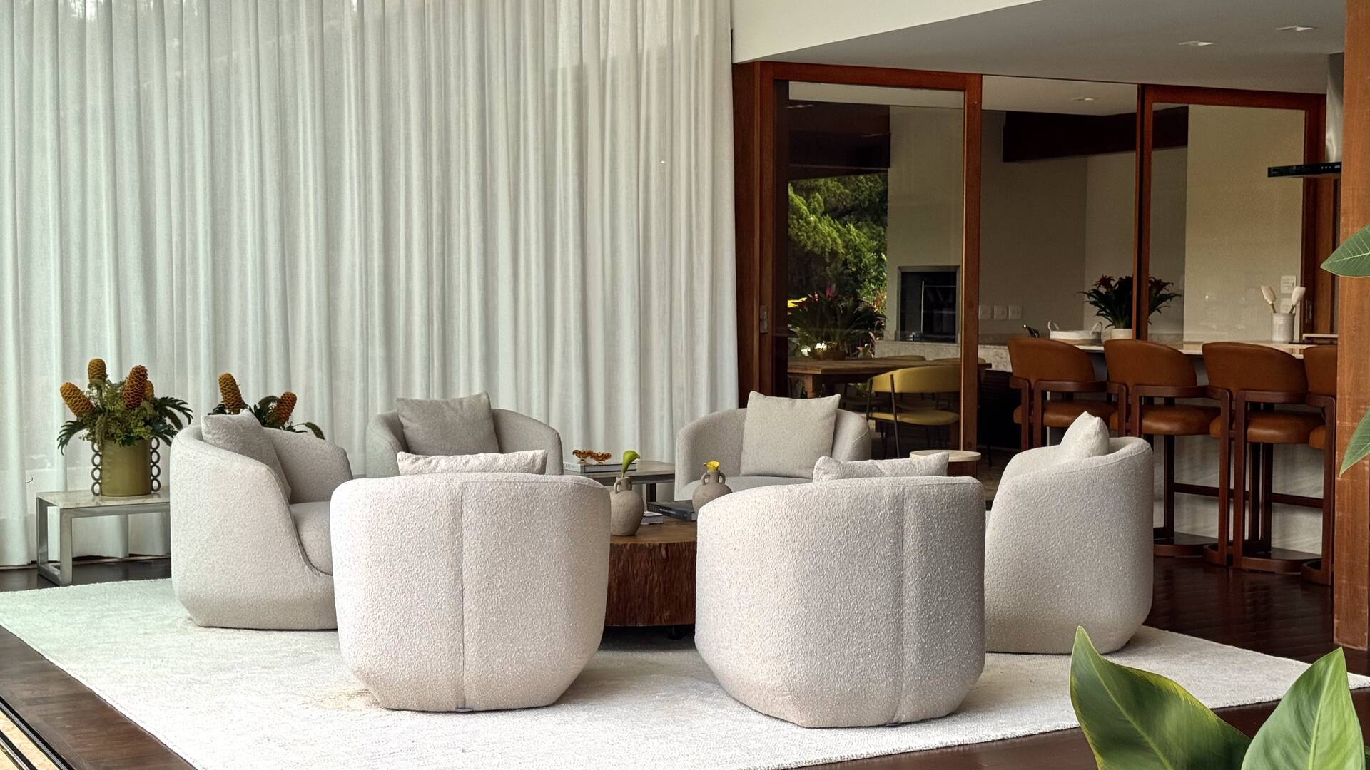 Casa com 5 suítes, terreno de 2.500 m² e vista aberta à venda no Alphaville 8