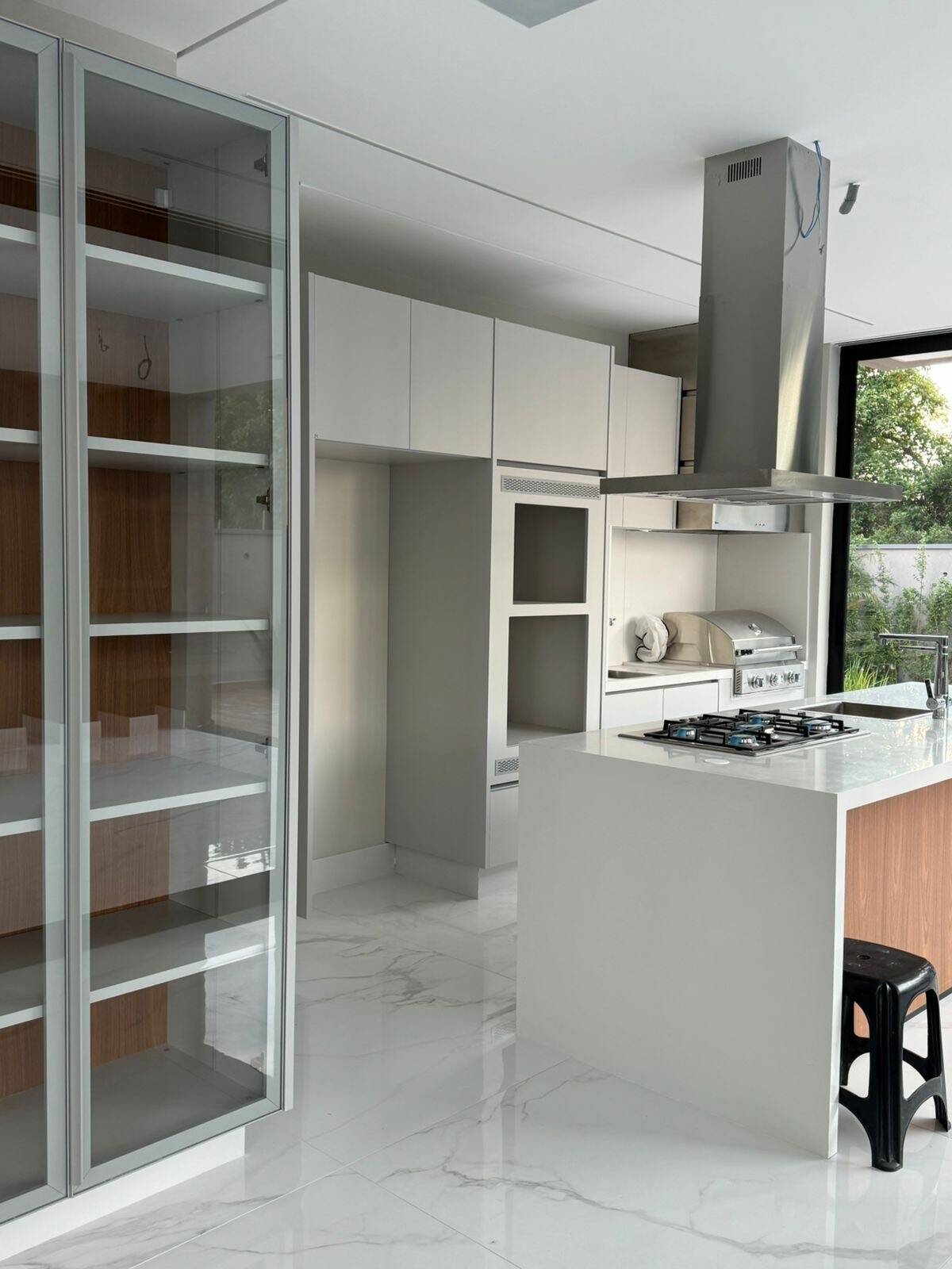 Casa à venda no Gênesis 2 com 4 suítes, elevador e fundos para a mata