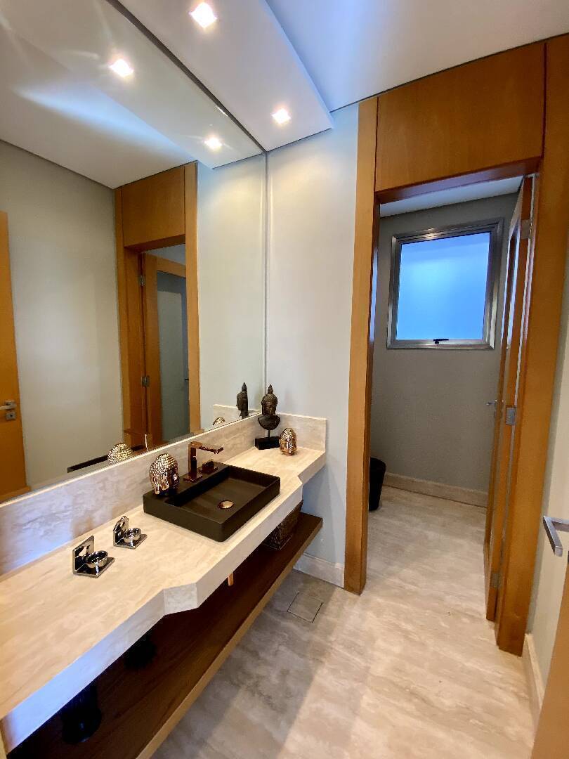 Residência Assinada por Mario Perez no Vila Solaia | 640 m², 4 Suítes e Vista Panorâmica