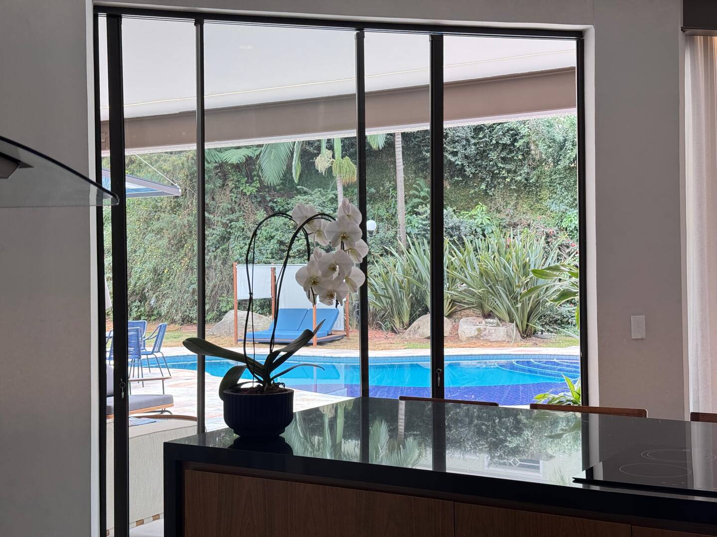 Casa Contemporânea à Venda no Tamboré 1 com 5 Suítes e Lazer Integrado