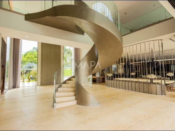 Casa com 6 suítes, vista panorâmica e arquitetura contemporânea no Tamboré 2