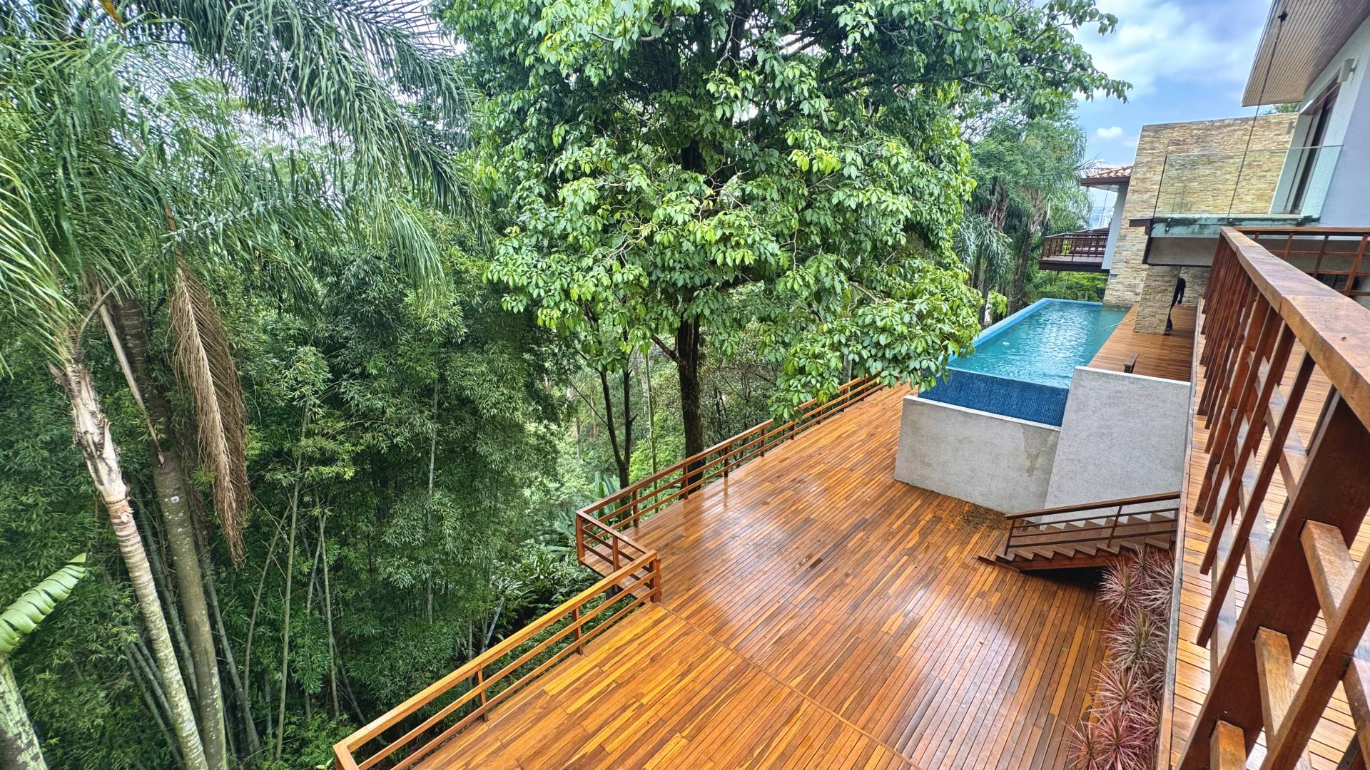 Casa com 6.300m² de terreno privativo - Residencial Tamboré 1