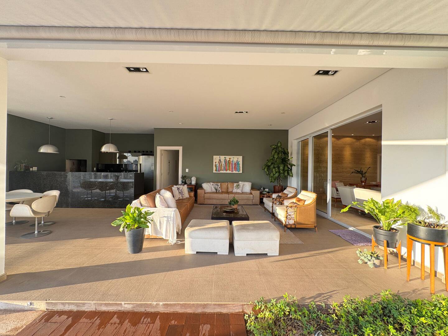Casa à Venda no Tamboré 1 com Vista Permanente para o Lago e Rooftop Panorâmico