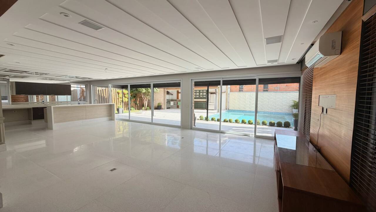 Casa Tamboré 11 -  Sol o dia todo na piscina