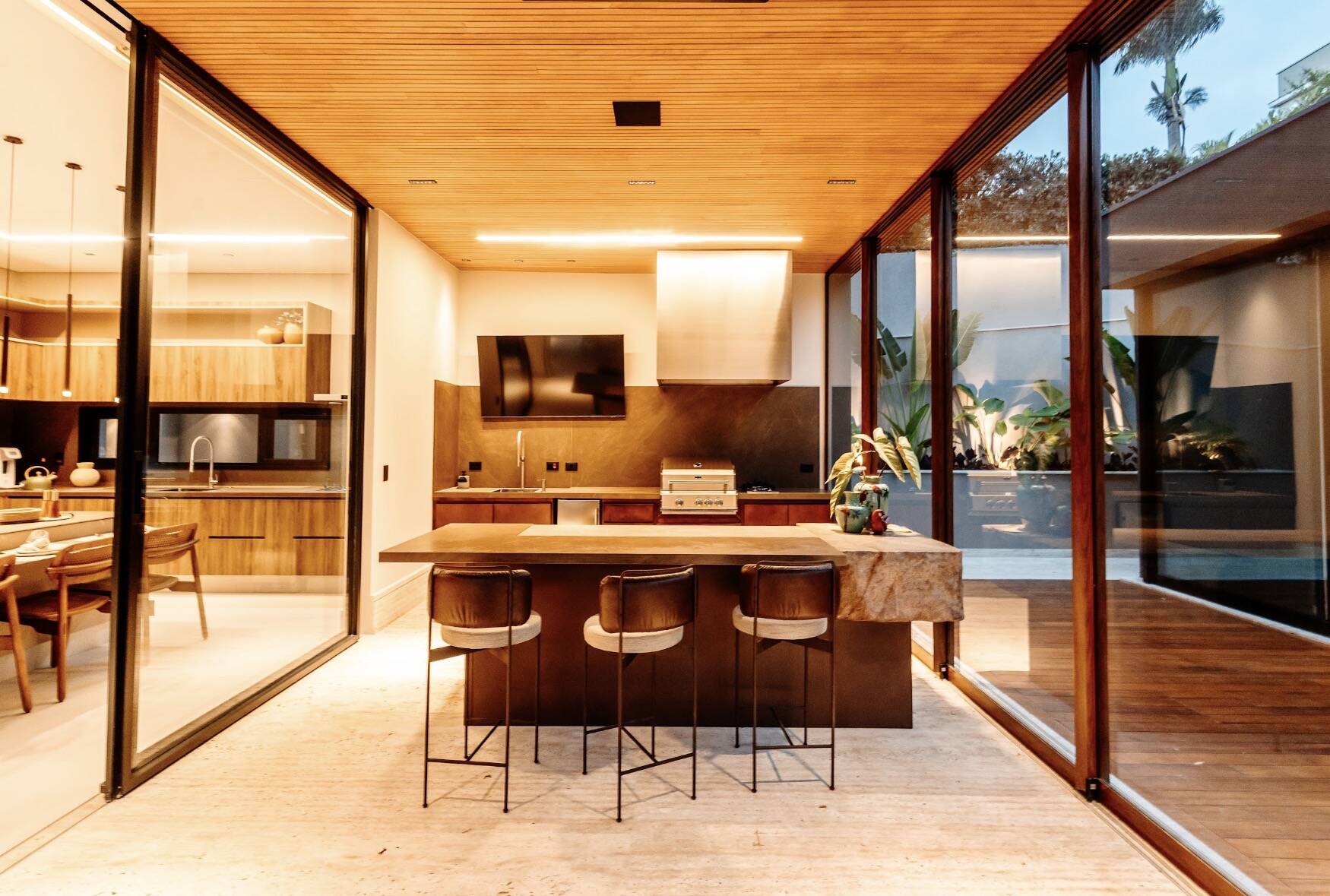 Casa Contemporânea à Venda no Tamboré 3 | Projeto Leonice Alves | 5 Suítes | Automação Completa