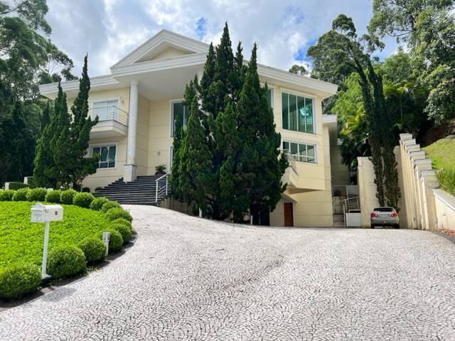 Casa no Tamboré 1 com 6 Suítes e Fundo para Ampla Área Verde Privativa