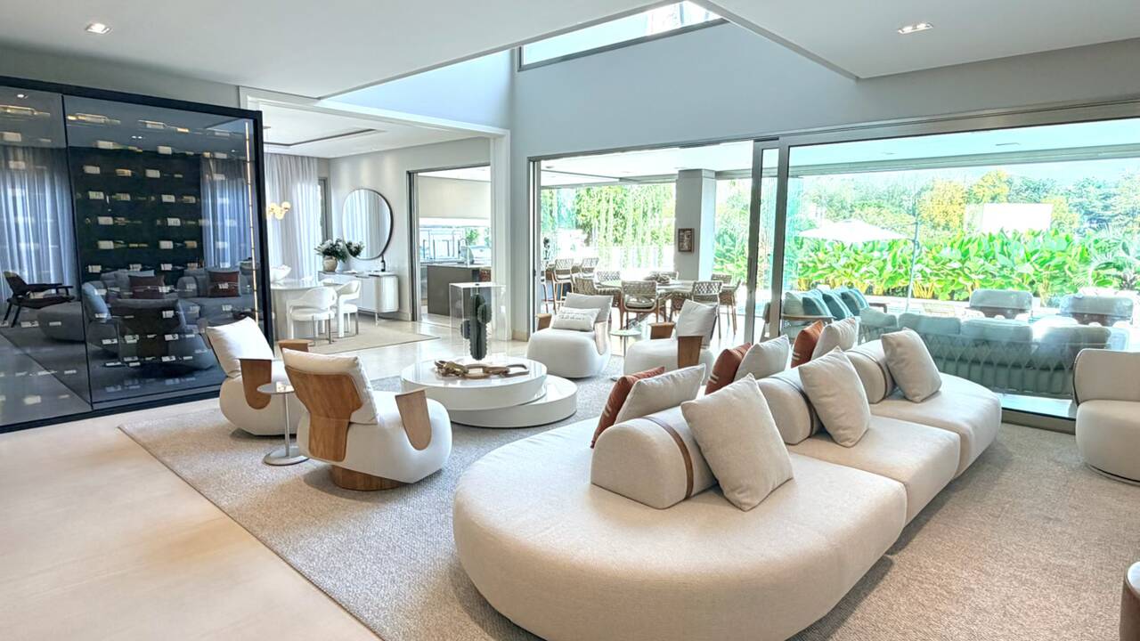 Casa à Venda no Tamboré 3 com 5 Suítes, Man Cave Exclusiva e Lazer Completo