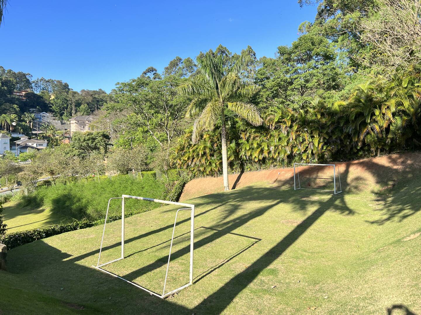 Casa esquina Tamboré 1 com 1500m2 de área não edificante