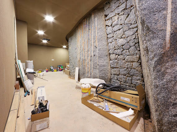 Casa à venda no Tamboré 2 com projeto Rodrigo Latorre e adega climatizada para 700 garrafas