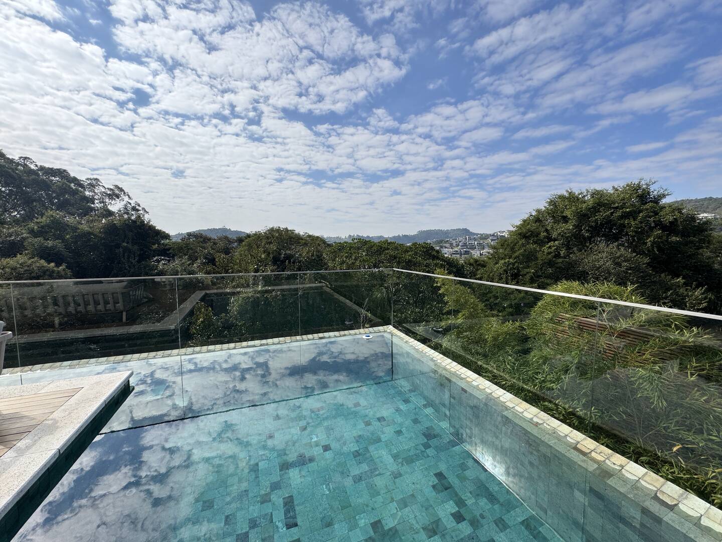 Casa Contemporânea à Venda no Alphaville Gênesis 1 com Vista Permanente para a
