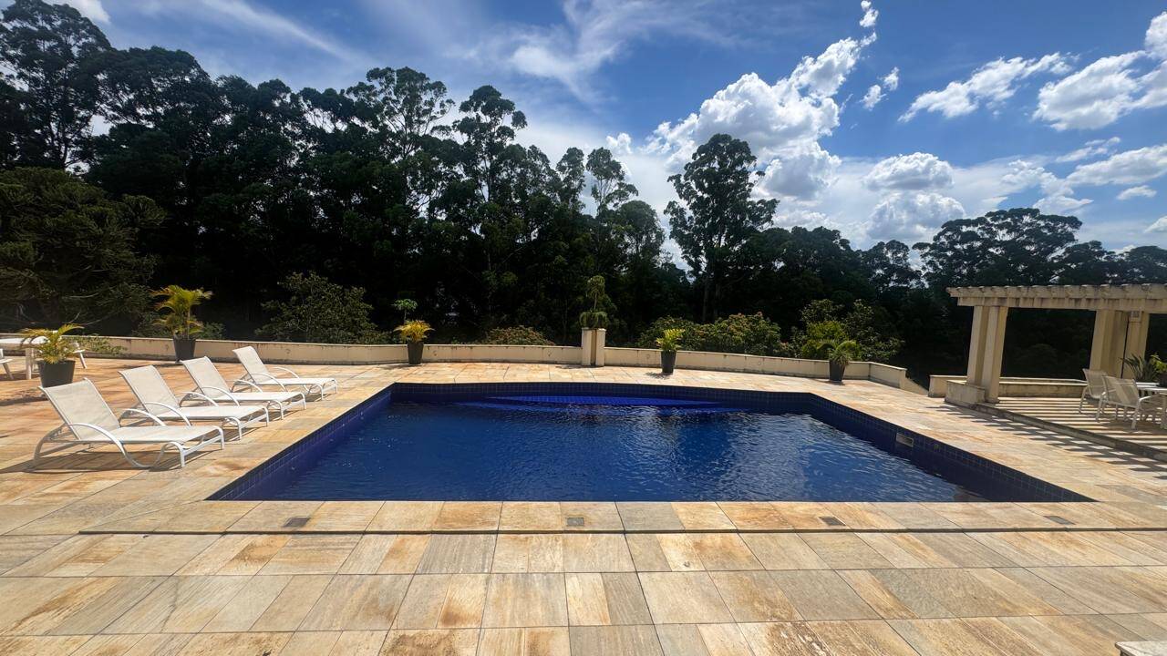 Casa com 5.700m² de terreno no Residencial Tamboré 1