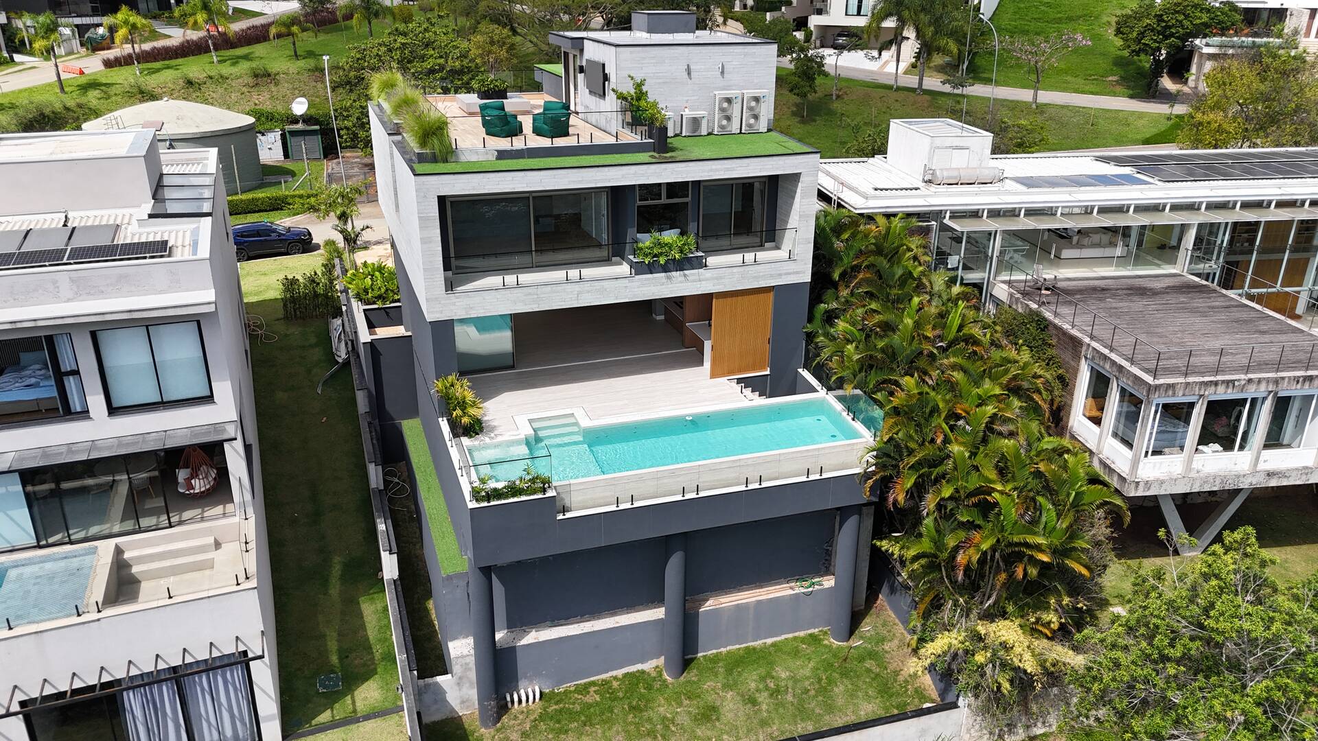 Casa com rooftop, elevador e vista permanente para a reserva à venda em Alphaville