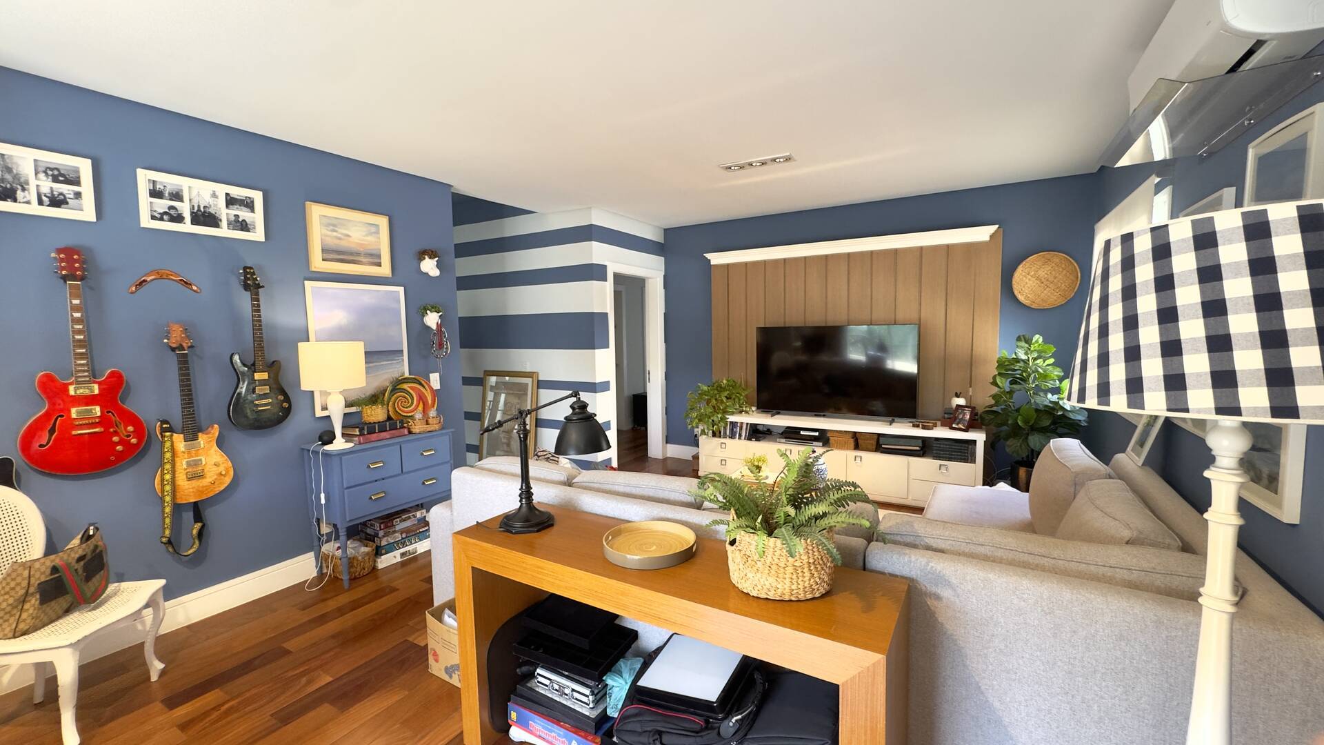 Casa com amplo terreno e excelente potencial de retrofit à venda em Alphaville