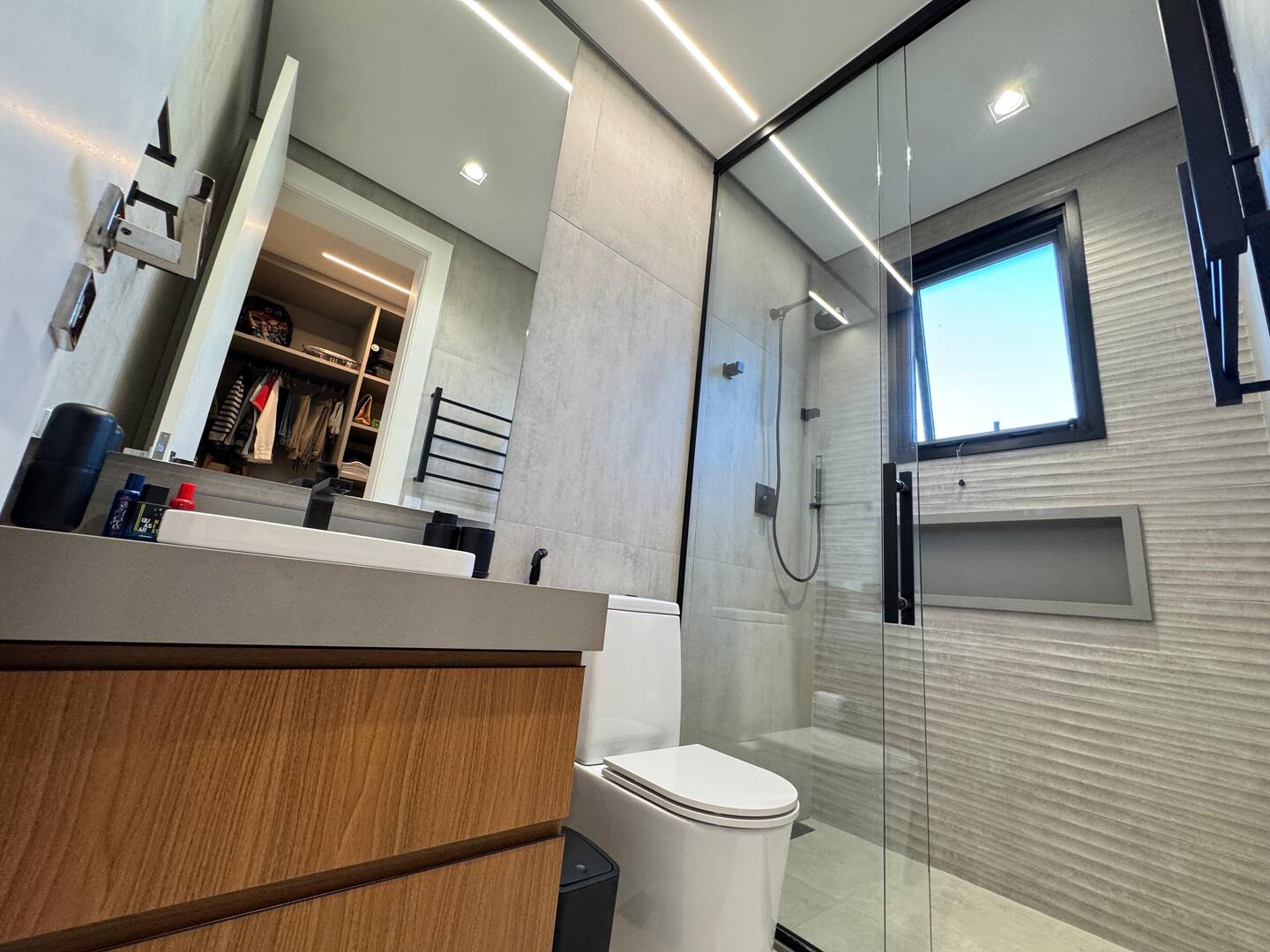 Casa com projeto de Breno Santiago e lazer completo no Haras Guancan