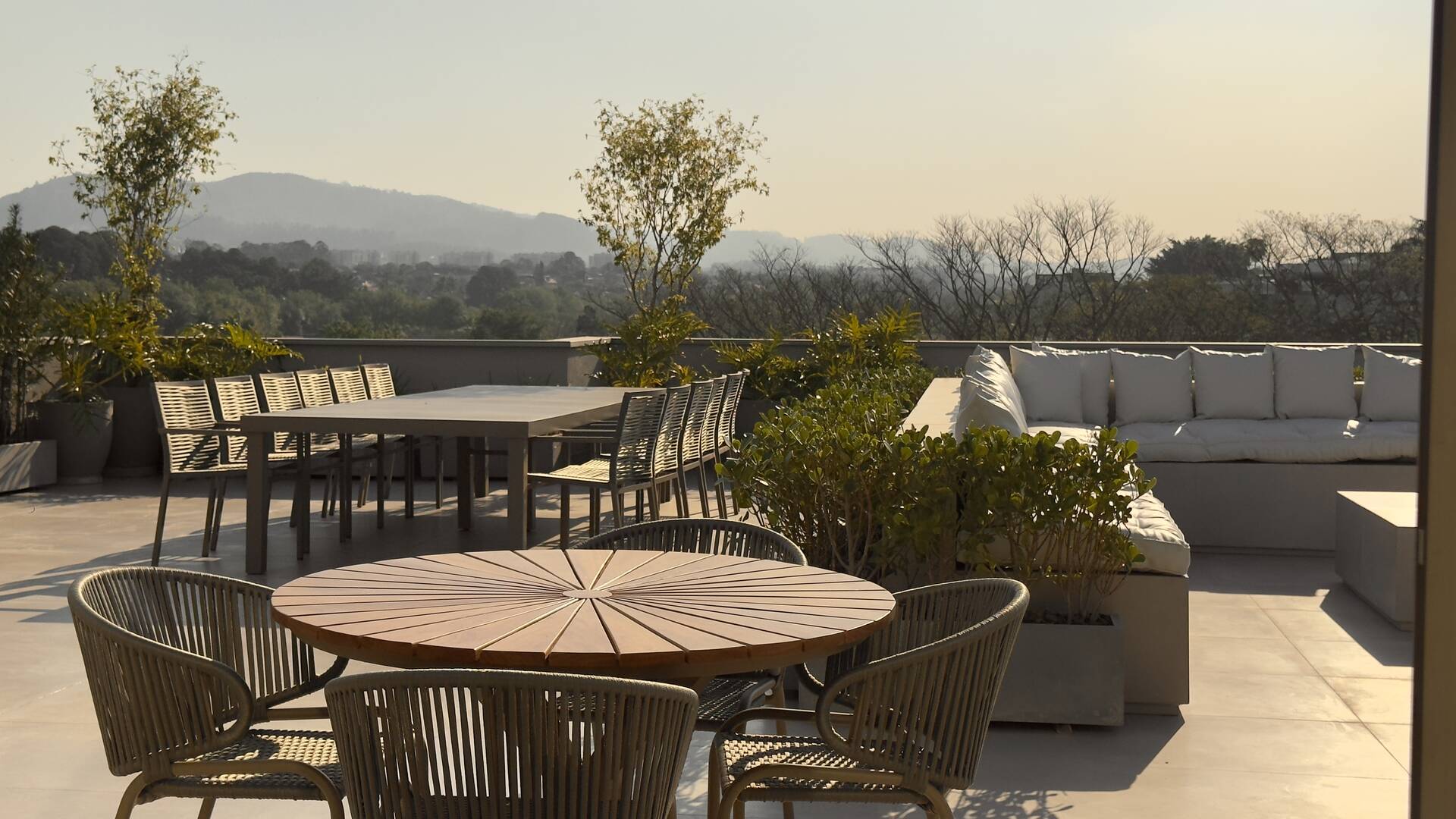 Casa à venda no Tamboré 2 com 1.800 m², 6 suítes e rooftop de 450 m²