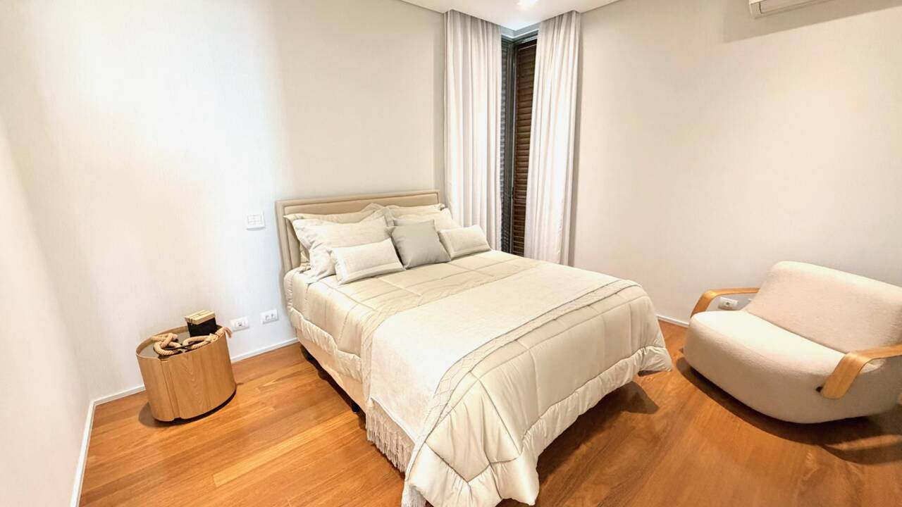 Casa à Venda no Tamboré 3 com 5 Suítes, Man Cave Exclusiva e Lazer Completo