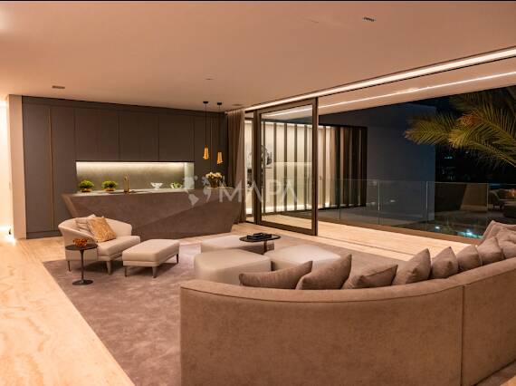 Casa com 6 suítes, vista panorâmica e arquitetura contemporânea no Tamboré 2