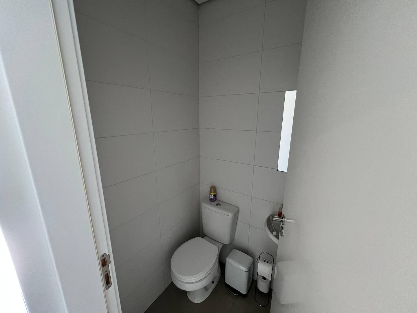 Apartamento mobiliado no ATRIA Alphaville com 3 suítes e automação completa