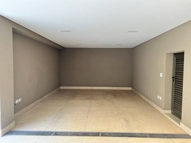 Casa com 5 suítes, elevador e lazer completo à venda em Alphaville