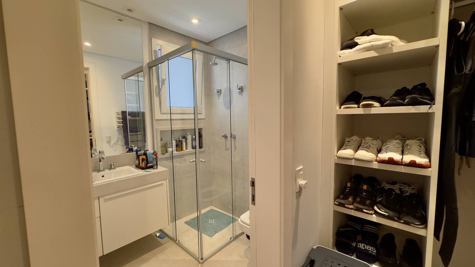 Casa à venda no Tamboré 10 com 4 suítes, área gourmet integrada e 539 m²
