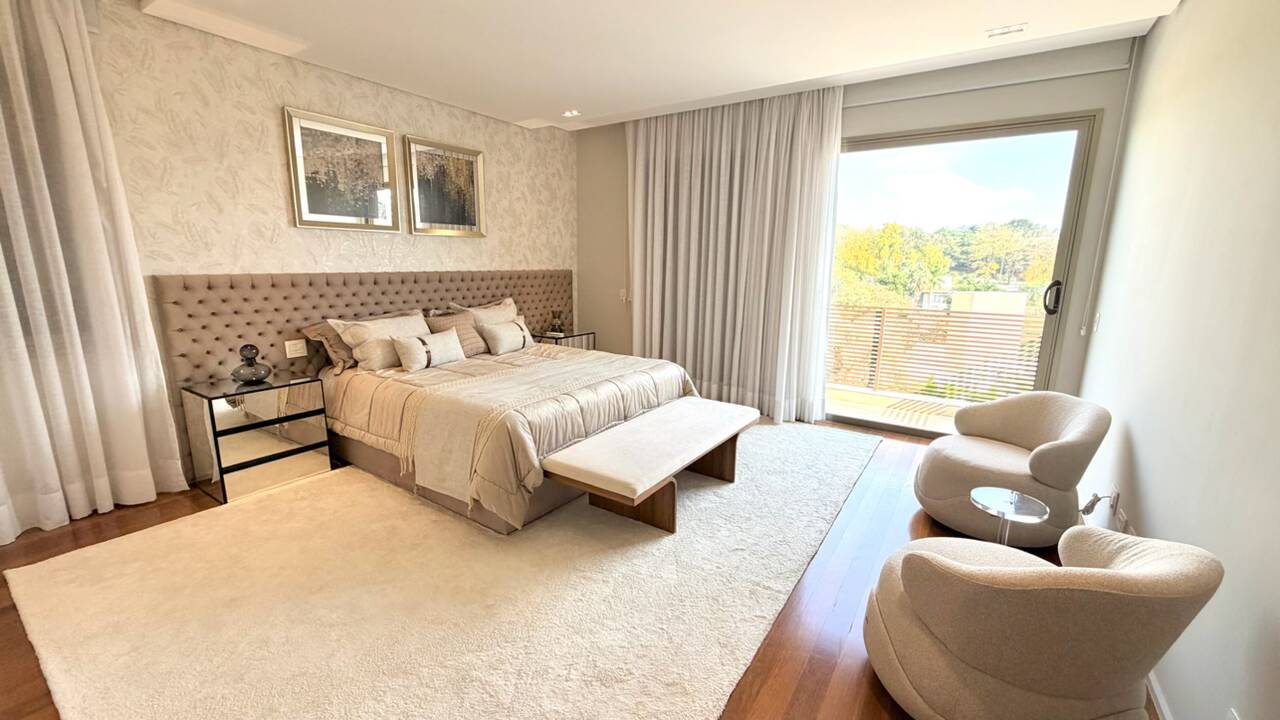 Casa à Venda no Tamboré 3 com 5 Suítes, Man Cave Exclusiva e Lazer Completo